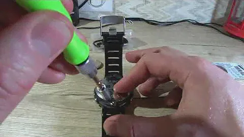 Заміна батарейки в Suunto D4f
